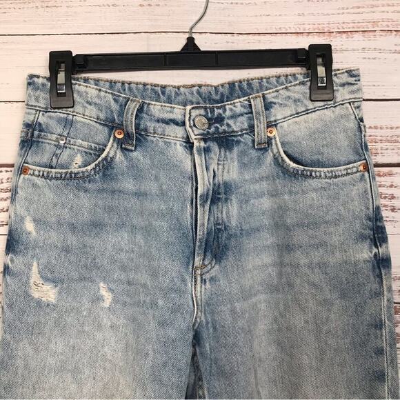 H&M Jeans ripped light wash boyfriend skater size 2 raw hem casual jeans - Picture 2 of 6